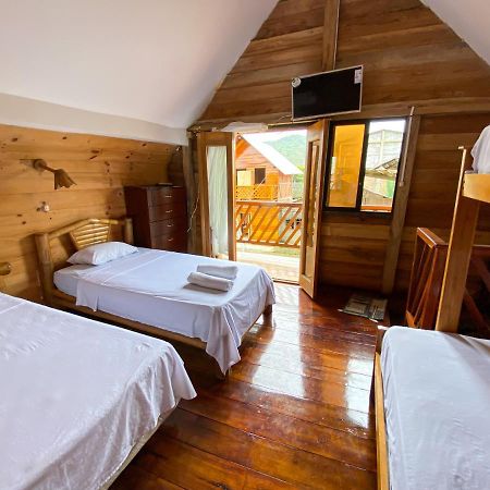 Hostal Tortuga Dorada Puerto López Buitenkant foto