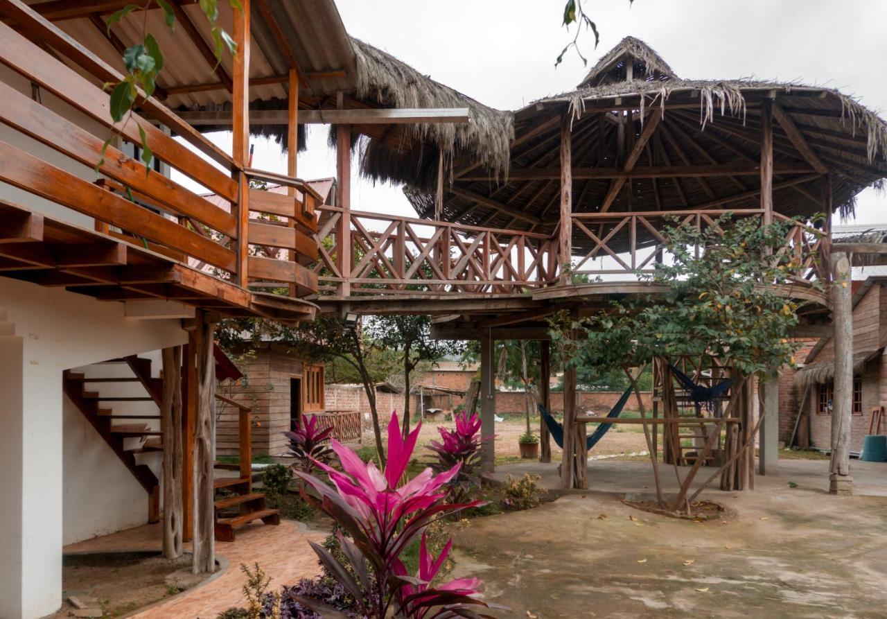 Hostal Tortuga Dorada Puerto López Buitenkant foto