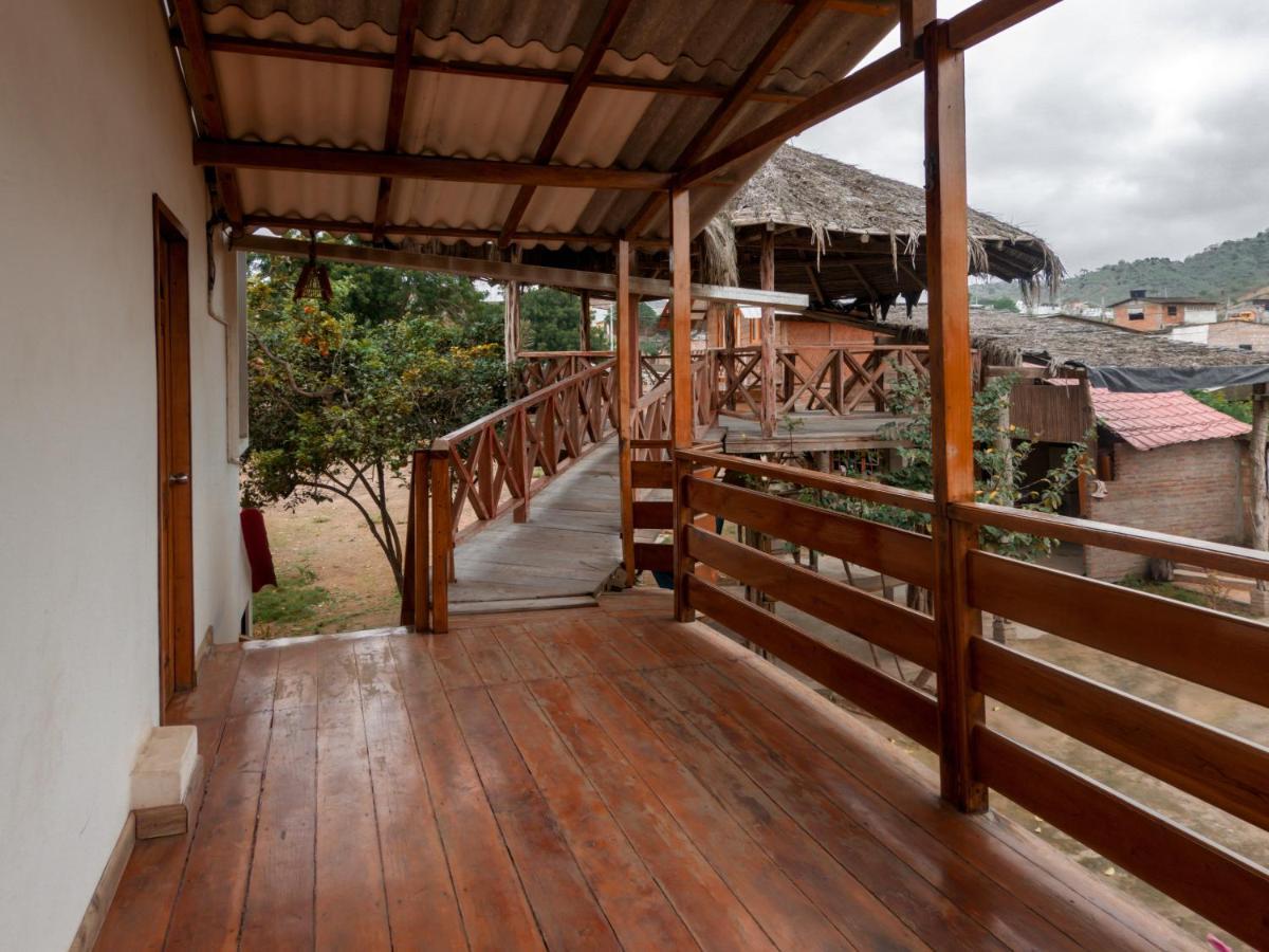 Hostal Tortuga Dorada Puerto López Buitenkant foto