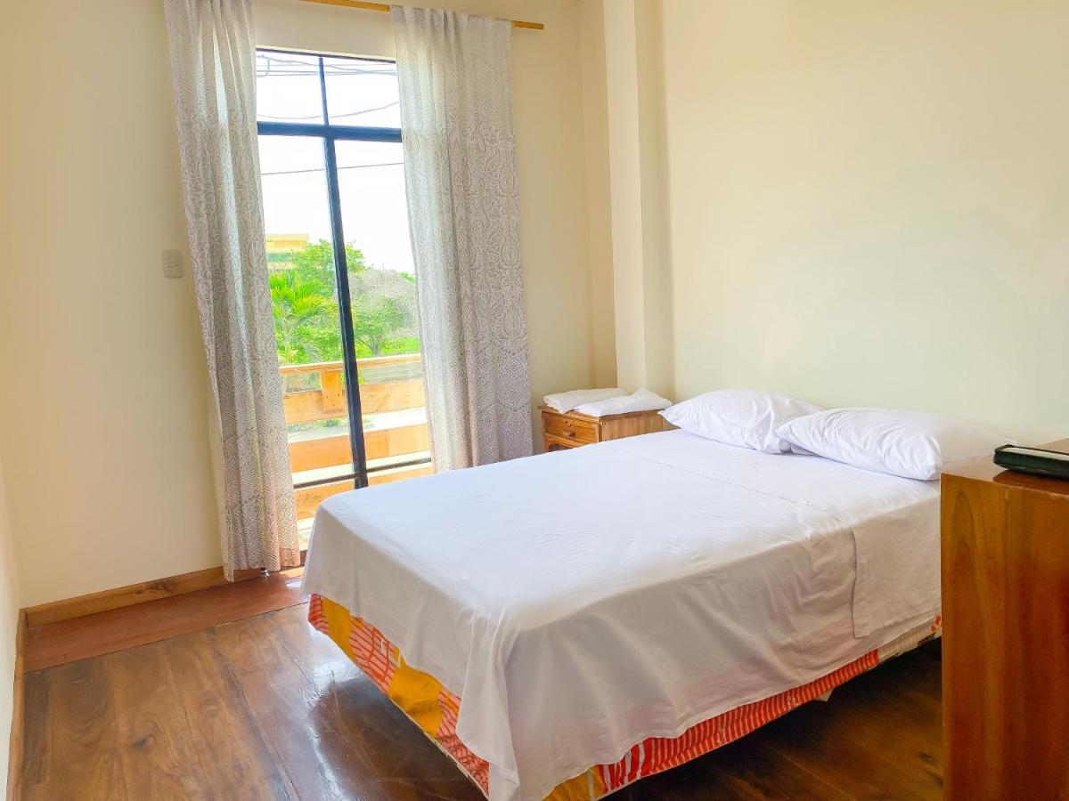 Hostal Tortuga Dorada Puerto López Buitenkant foto