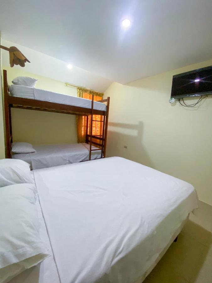 Hostal Tortuga Dorada Puerto López Buitenkant foto