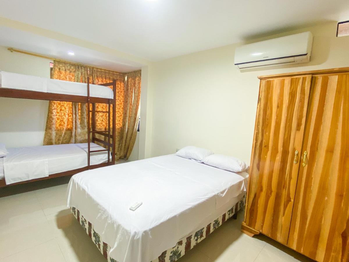 Hostal Tortuga Dorada Puerto López Buitenkant foto