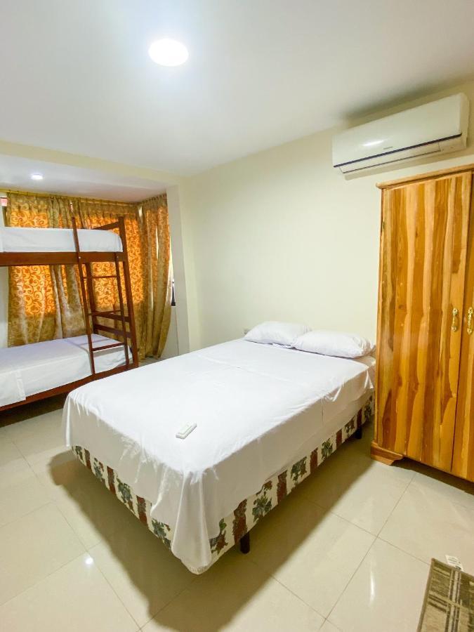 Hostal Tortuga Dorada Puerto López Buitenkant foto