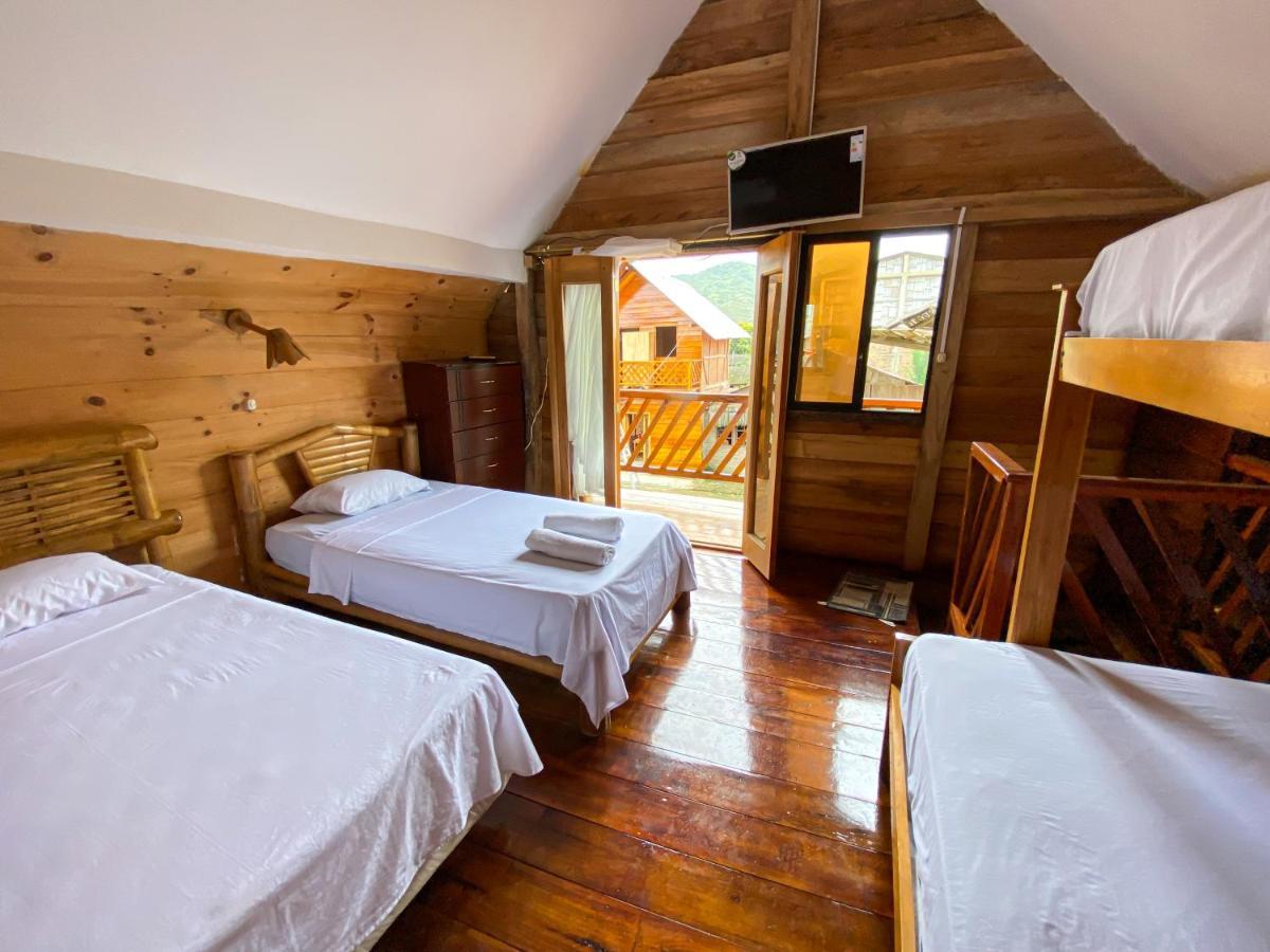 Hostal Tortuga Dorada Puerto López Buitenkant foto