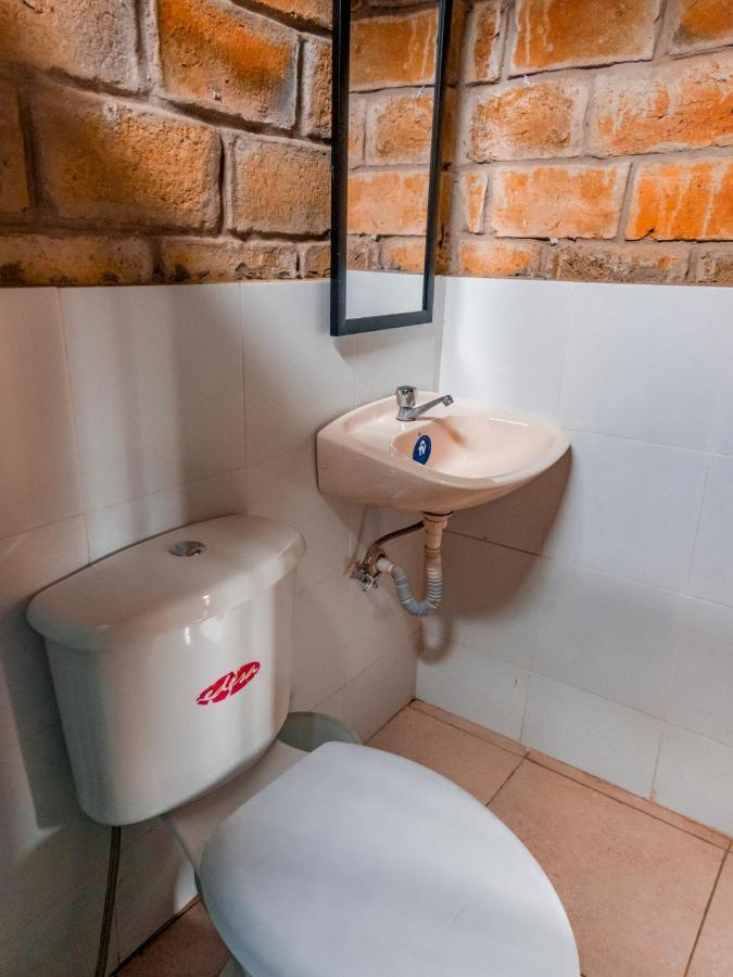 Hostal Tortuga Dorada Puerto López Buitenkant foto