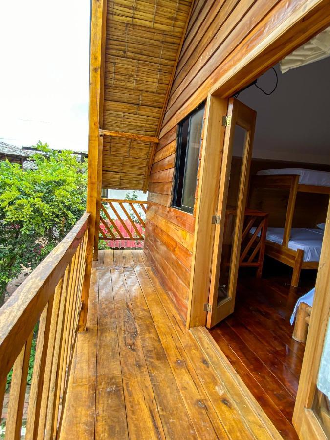 Hostal Tortuga Dorada Puerto López Buitenkant foto
