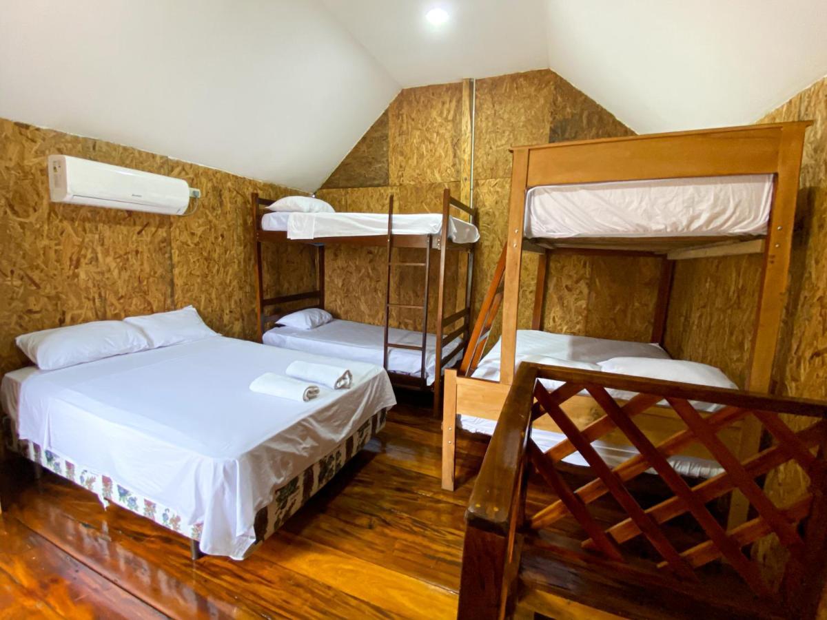 Hostal Tortuga Dorada Puerto López Buitenkant foto