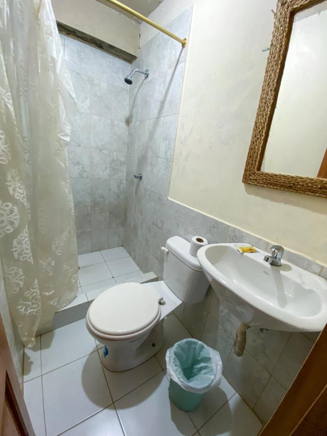 Hostal Tortuga Dorada Puerto López Buitenkant foto