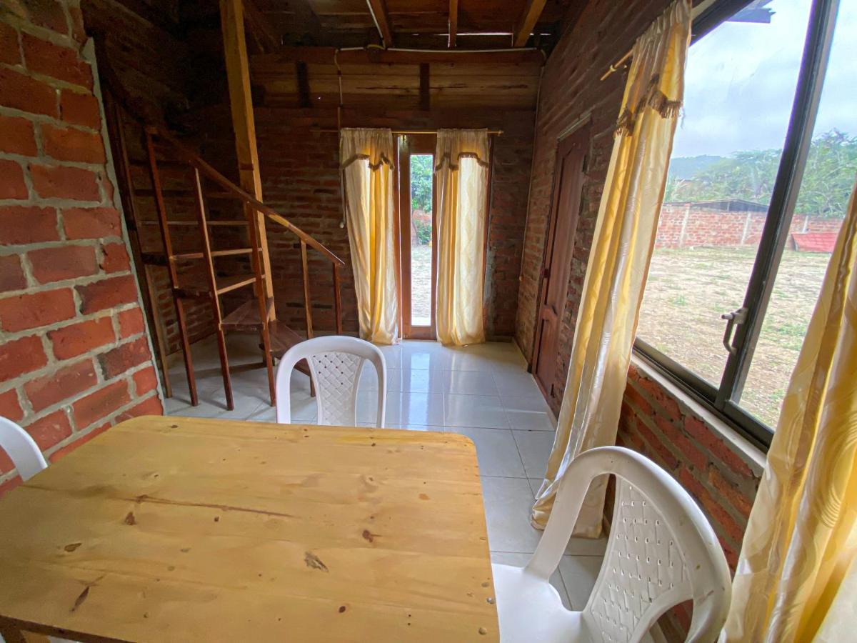 Hostal Tortuga Dorada Puerto López Buitenkant foto